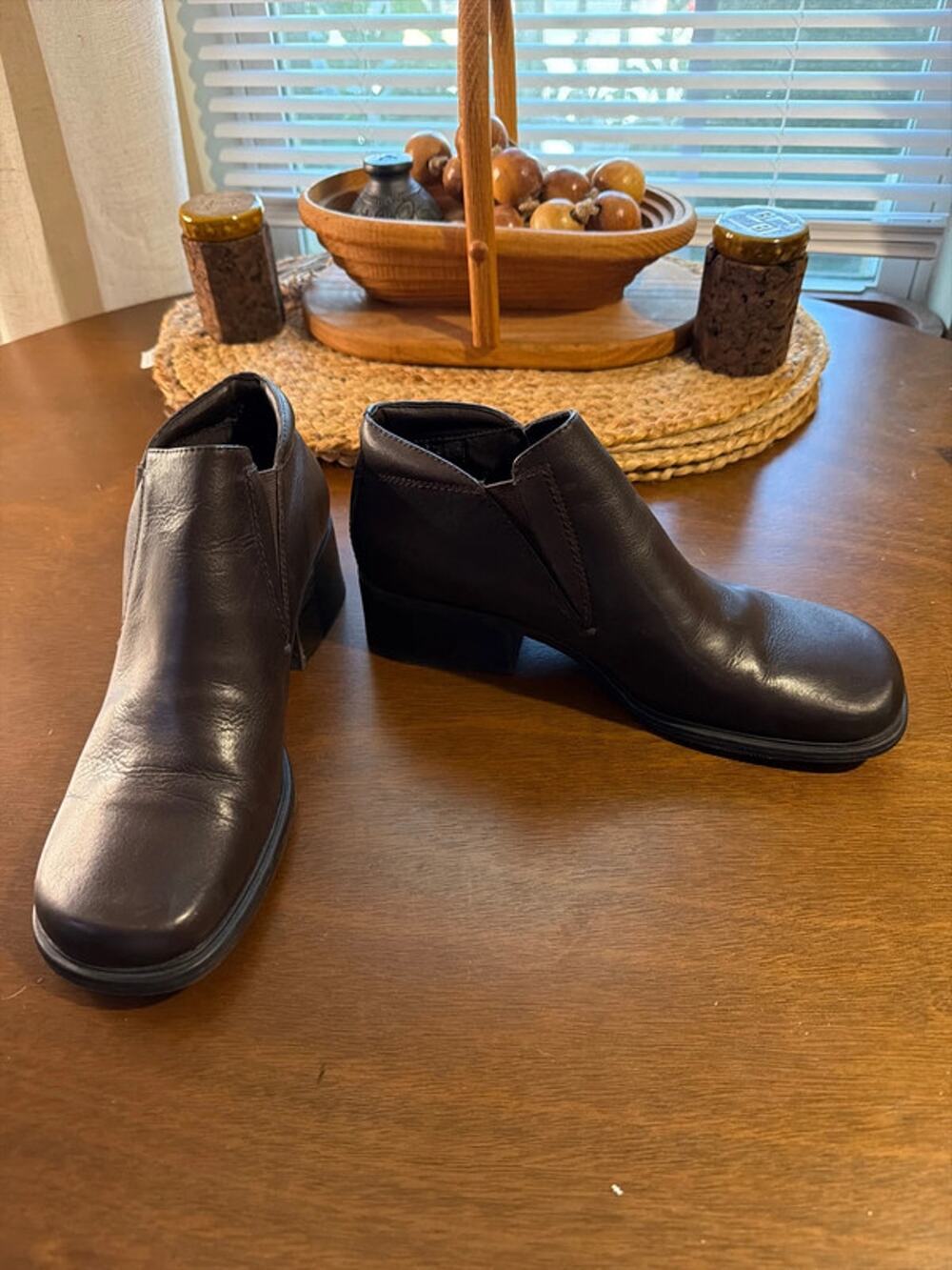 Laura Scott chocolate brown leather, 9 ankle boots NWT 561